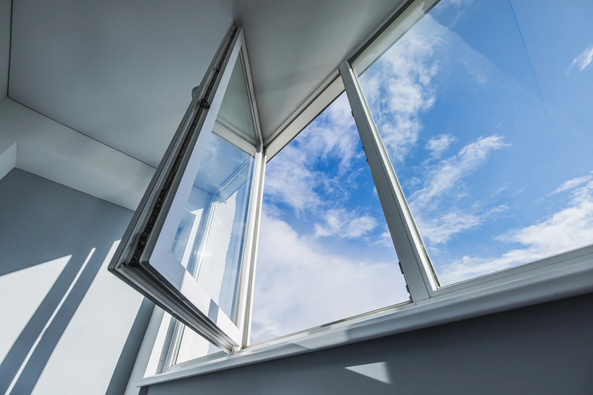 VLX 80 Casement Window in Palm Beach, FL | TruePane Windows & Doors - detail 1